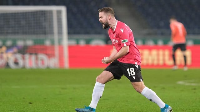 Hatte den nicht gewerteten Ausgleich gegen Darmstadt 98 erzielt: Marc Stendera von Hannover 96. Hatte den nicht gewerteten Ausgleich gegen Darmstadt 98 erzielt: Marc Stendera von Hannover 96.