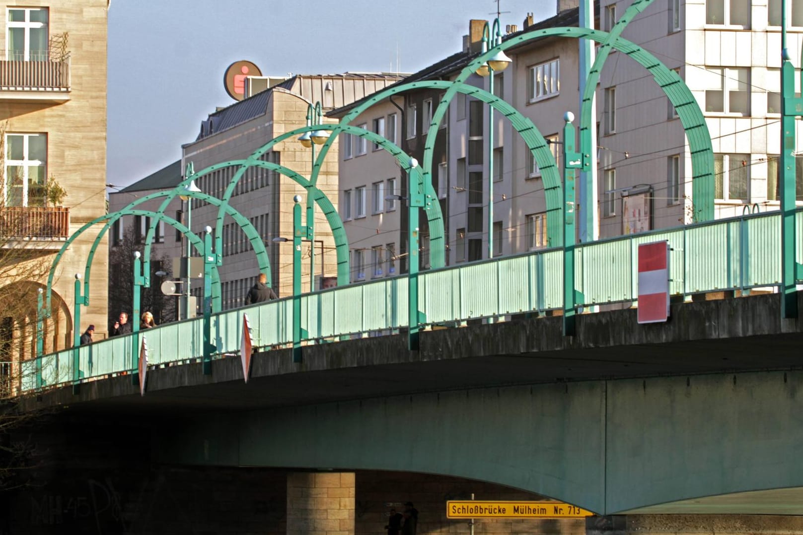 Die Schlossbrücke in Mülheim: Hier hatte der Täter das Tier getötet.