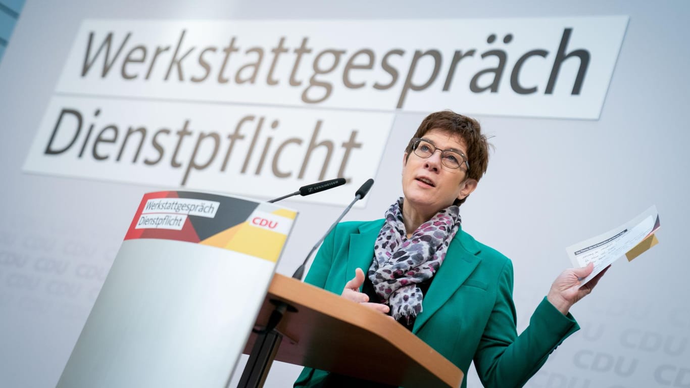 Annegret Kramp-Karrenbauer beim Werkstattgespräch der CDU: Bundeswehr, Pflege oder Feuerwehr sind mögliche Betätigungsfelder.
