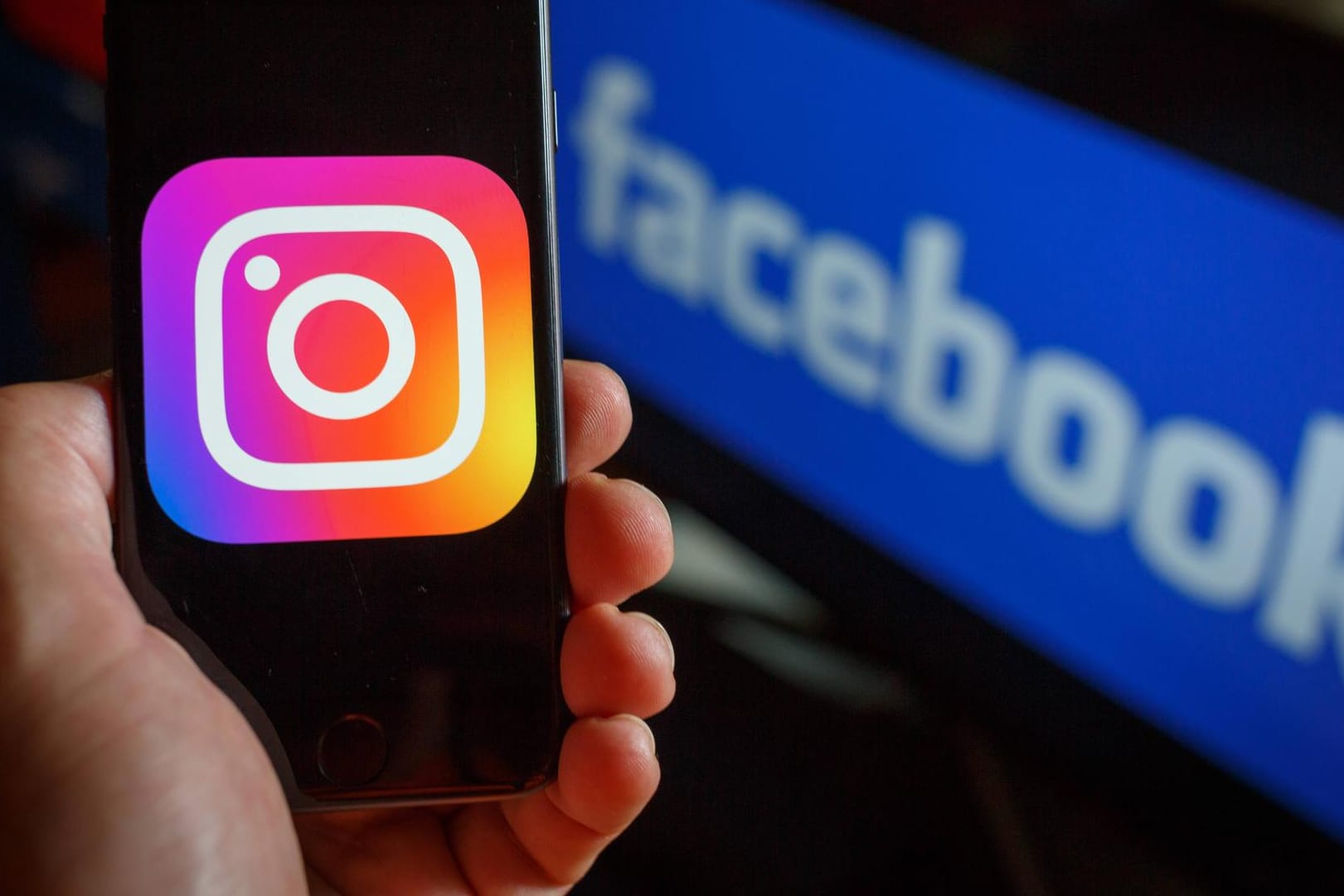 Symbolfoto Instagram und Facebook: Derzeit weltweit nur eingeschränkt erreichbar.