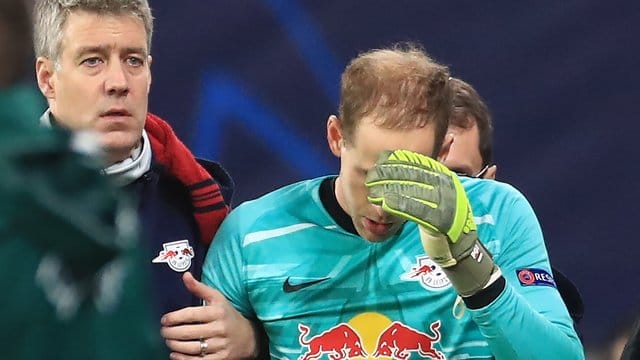 Hat sich beim Spiel gegen Benfica Lissabon eine Schädelprellung zugezogen: Leipzigs Torwart Peter Gulacsi. Hat sich beim Spiel gegen Benfica Lissabon eine Schädelprellung zugezogen: Leipzigs Torwart Peter Gulacsi.