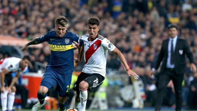 Exequiel Palacios (r) in Aktion für River Plate Buenos Aires.
