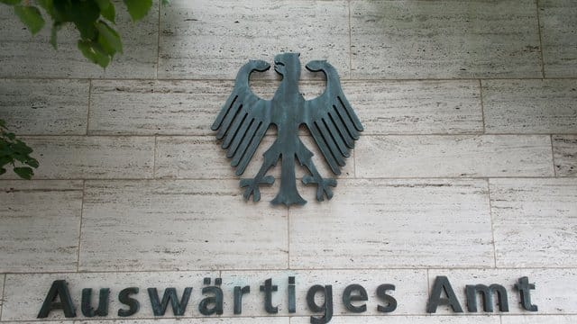 Das Auswärtige Amt prüft derzeit ein Betätigungsverbot für die Hisbollah. Das Auswärtige Amt prüft derzeit ein Betätigungsverbot für die Hisbollah.