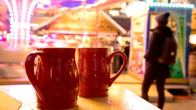 Wer Alkohol auf dem Weihnachtsmarkt oder der Weihnachtsfeier getrunken hat, setzt danach besser nicht mehr selbst ans Steuer. Wer Alkohol auf dem Weihnachtsmarkt oder der Weihnachtsfeier getrunken hat, setzt danach besser nicht mehr selbst ans Steuer.