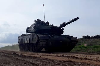 Türkischer Panzer in Nordsyrien (Symbolbild): Seit Oktober hat die Bundesregierung Rüstungsexporte im Wert von 3,09 Millionen Euro an den Nato-Partner genehmigt.