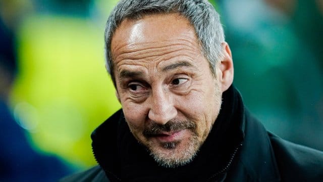 Frankfurts Trainer Adi Hütter siegte mit seinem Team beim FC Arsenal. Frankfurts Trainer Adi Hütter siegte mit seinem Team beim FC Arsenal.