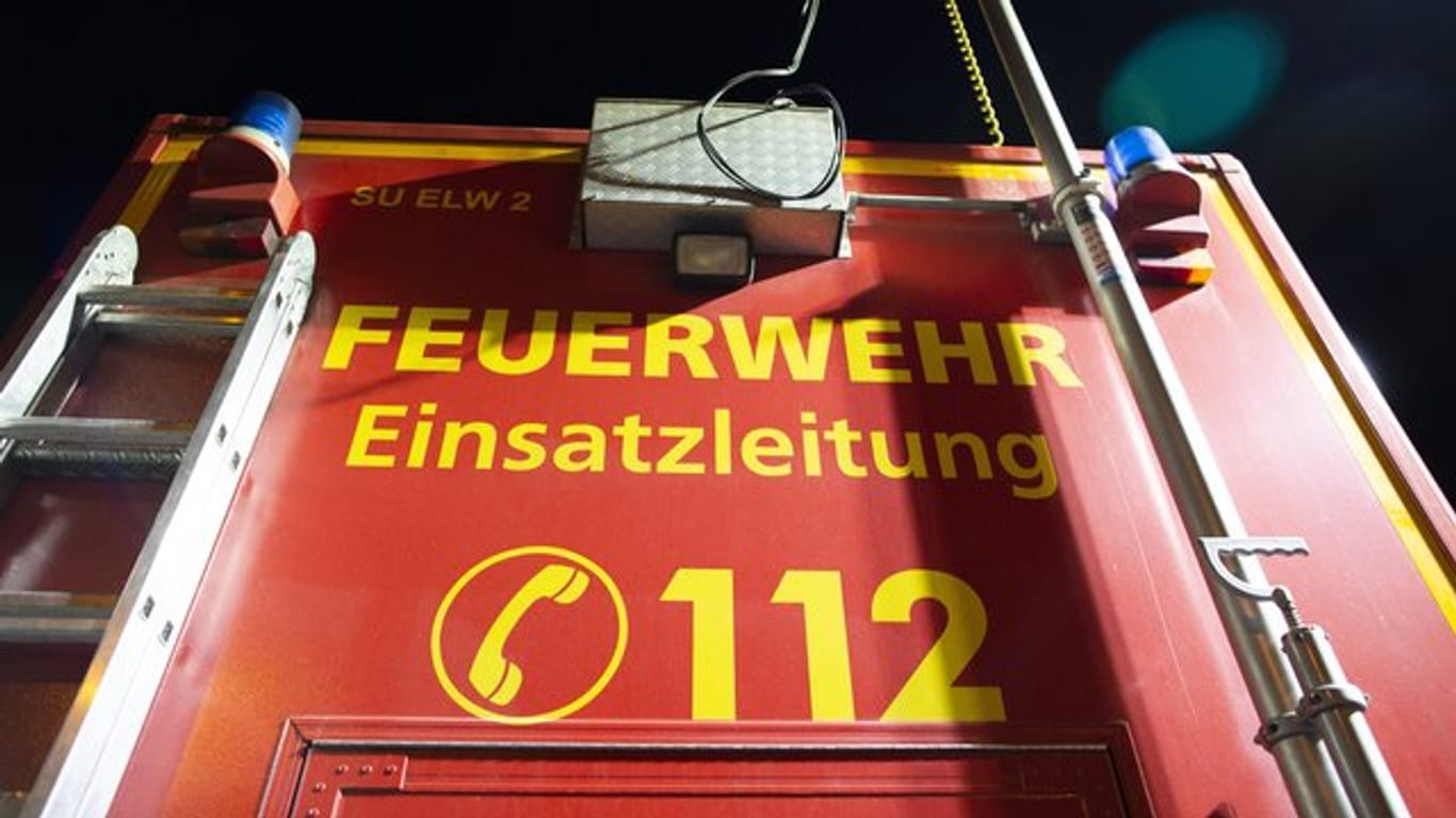 Feuerwehreinsatz in Ratingen: Im Treppenhaus eines Mehrfamilienhauses hatten plötzlich CO-Messgeräte Alarm geschlagen (Archiv).