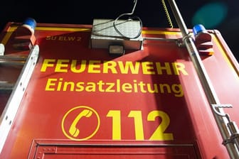 Feuerwehreinsatz in Ratingen: Im Treppenhaus eines Mehrfamilienhauses hatten plötzlich CO-Messgeräte Alarm geschlagen (Archiv).