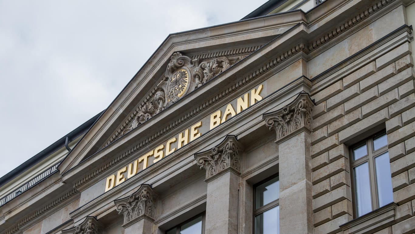 Die Deutsche Bank: Tech-Konzerne wie Apple und Google machen etablierten Geldhäusern ebenso Konkurrenz wie aufstrebende Finanz-Start-ups.