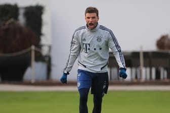 Thomas Mueller jubelt im Training: Der Star des FC Bayern München wird Mitglied in einem erlesenen Kreis.