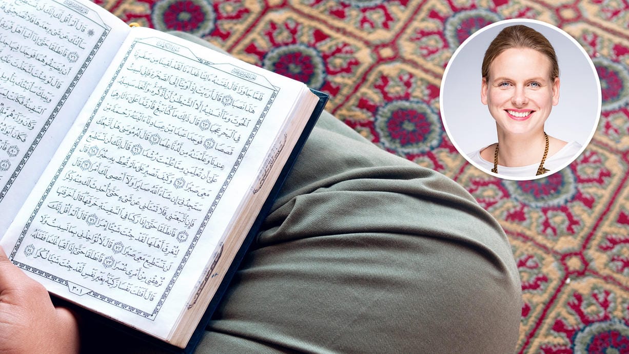 Mann liest Koran: Es gibt keine allgemeingültige Auslegung der Koransuren.