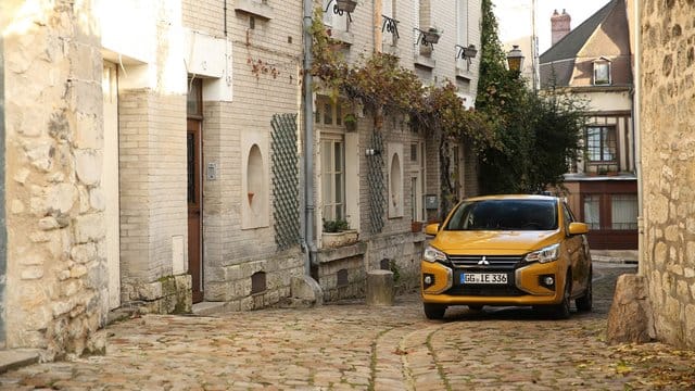 Neuer Auftritt: Anfang 2020 rollt der Mitsubishi Space Star unter anderem mit einer überarbeiteten Front zu den Händlern. Neuer Auftritt: Anfang 2020 rollt der Mitsubishi Space Star unter anderem mit einer überarbeiteten Front zu den Händlern.