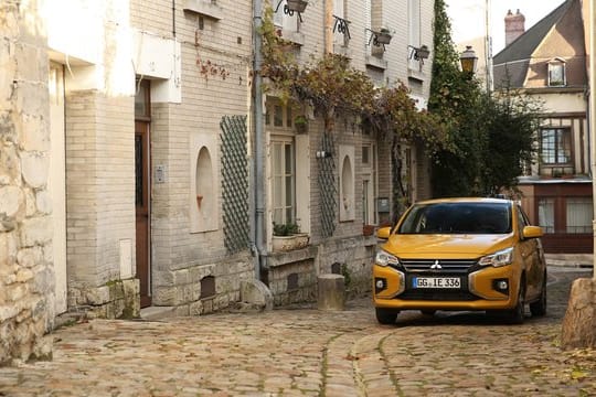 Neuer Auftritt: Anfang 2020 rollt der Mitsubishi Space Star unter anderem mit einer überarbeiteten Front zu den Händlern.
