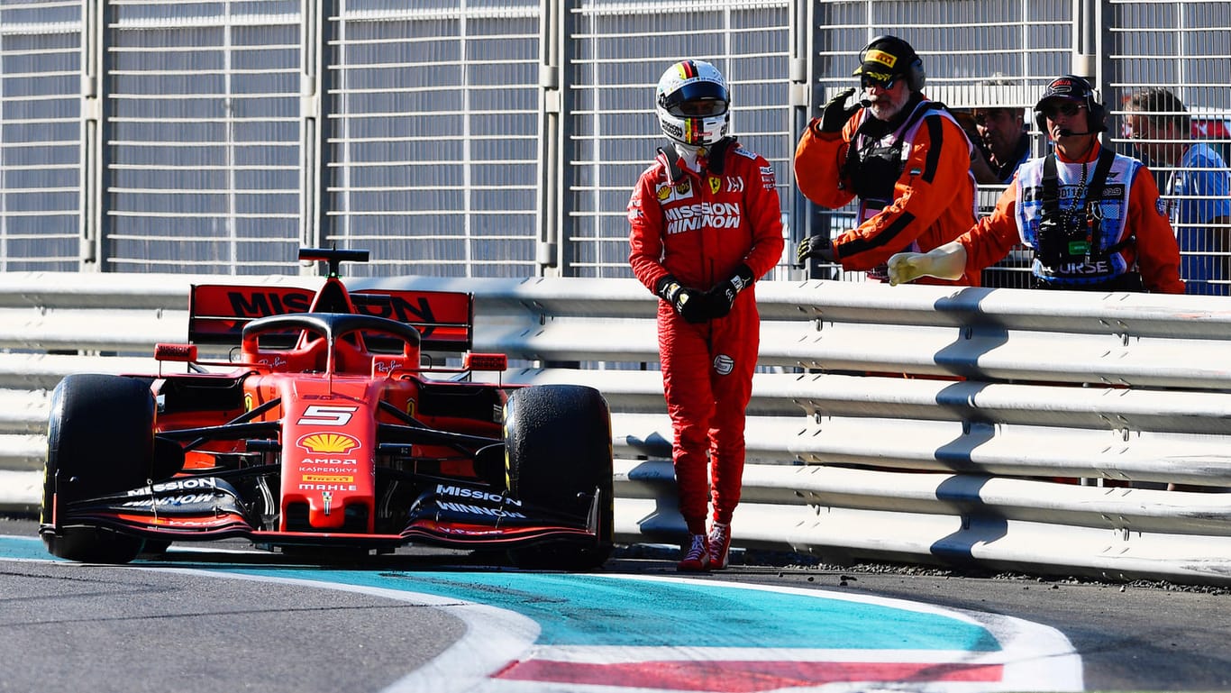 Wagen abgestellt: Sebastian Vettel neben seinem Boliden nach dem Crash im 1. Training von Abu Dhabi.
