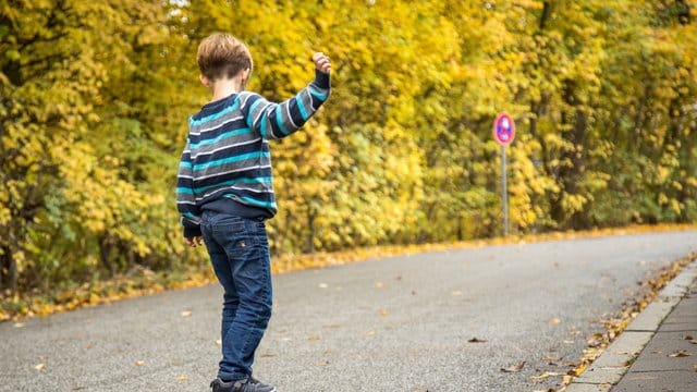 Skateboardfahren hält fit und macht Spaß - Eltern sollten ihre Kinder motivieren, sich möglichst viel zu bewegen.