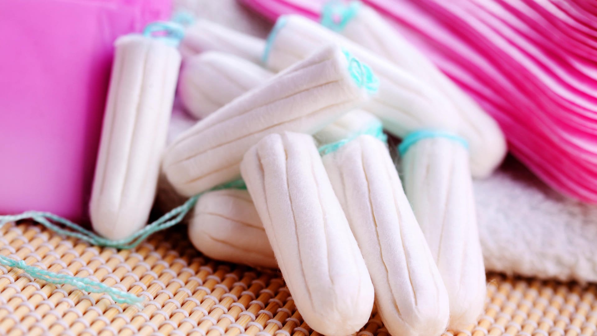 Tampons: Künftig wird auf Tampons, Binden und Co. ein ermäßigter Mehrwertsteuersatz von sieben Prozent verlangt.