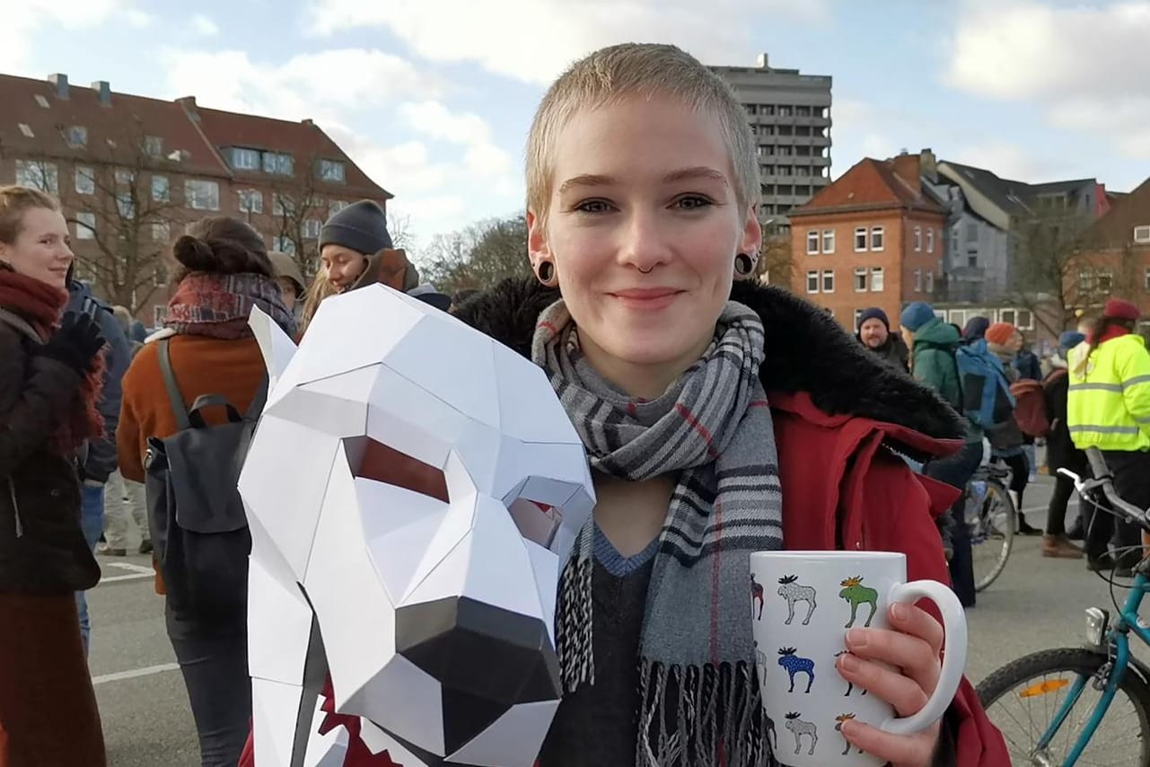 Lea Wagner: "Ich und meine Freundin wurden gerade als scheiß Hippies beschimpft."