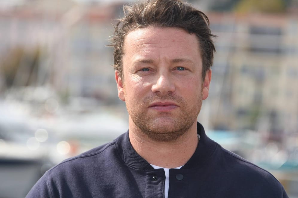 Jamie Oliver: Der Starkoch musste in diesem Jahr zahlreiche seiner Restaurants schließen. Über Tausend Menschen wurden entlassen. Jetzt hat er über die schwere Zeit gesprochen.