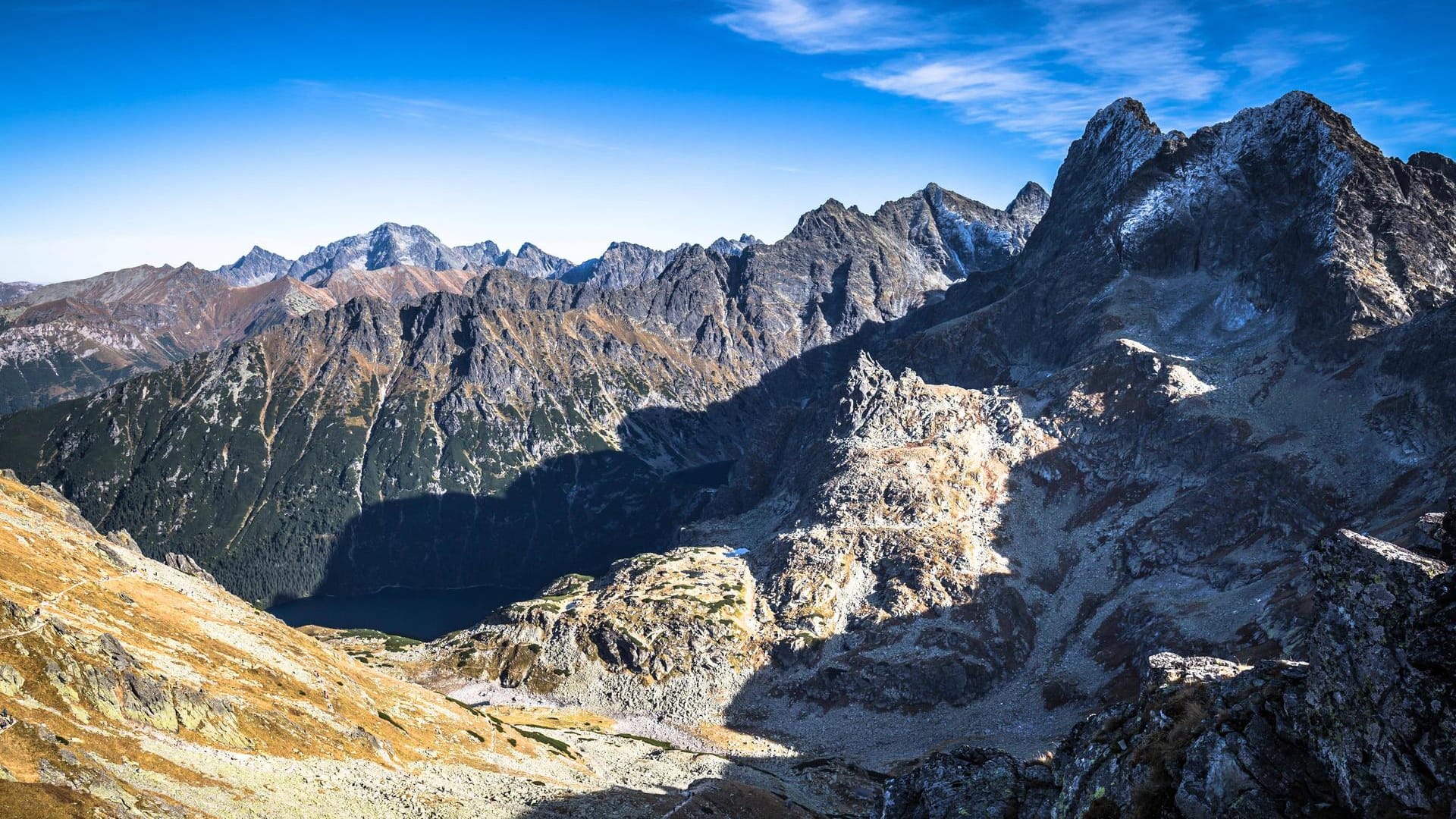 Die Hohe Tatra in der Slowakei: Das Alpine Gebiet ist bei Touristen aus der ganzen Welt beliebt. Die Hohe Tatra in der Slowakei: Das Alpine Gebiet ist bei Touristen aus der ganzen Welt beliebt.