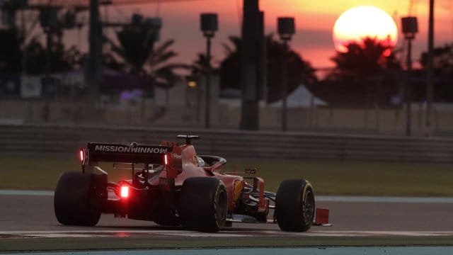Muss für einen glücklichen Saisonabschluss seinen Ferrari beim Rennen in Abu Dhabi in den Griff bekommen: Sebastian Vettel. Muss für einen glücklichen Saisonabschluss seinen Ferrari beim Rennen in Abu Dhabi in den Griff bekommen: Sebastian Vettel.