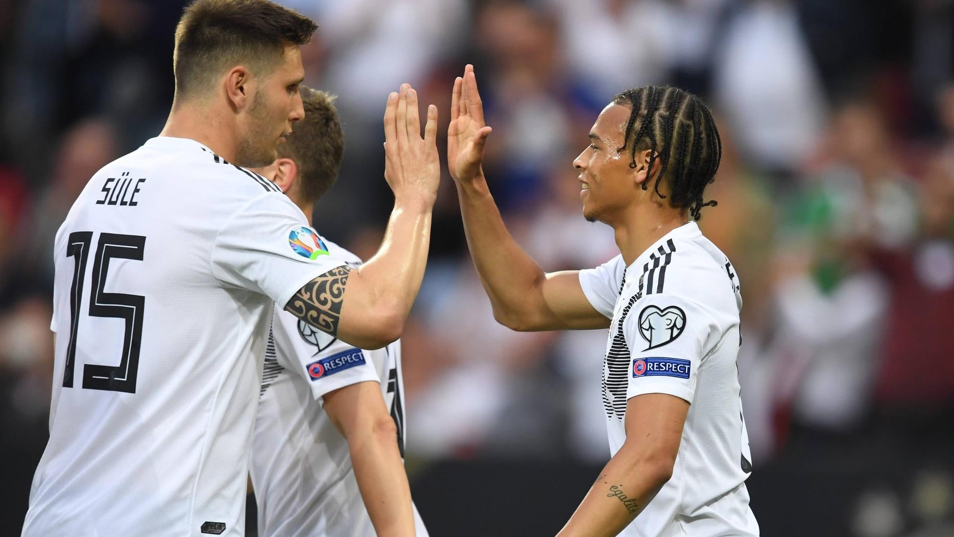 Aus besseren DFB-Tagen: Niklas Süle (l.) und Leroy Sané.