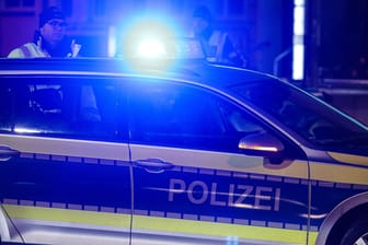 Polizeiwagen mit Blaulicht: In Sindelfingen sind bei einem Autounfall drei Menschen gestorben. (Symbolbild)