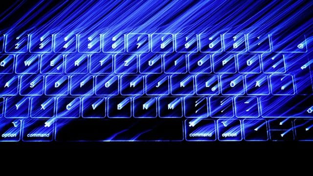 Die beleuchtete Tastatur eines Macbooks. Die beleuchtete Tastatur eines Macbooks.