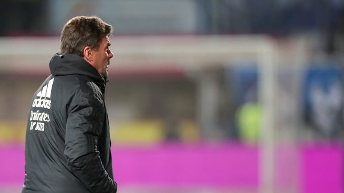War nach der Niederlage beim VfL Osnabrück bedient: HSV-Coach Dieter Hecking.