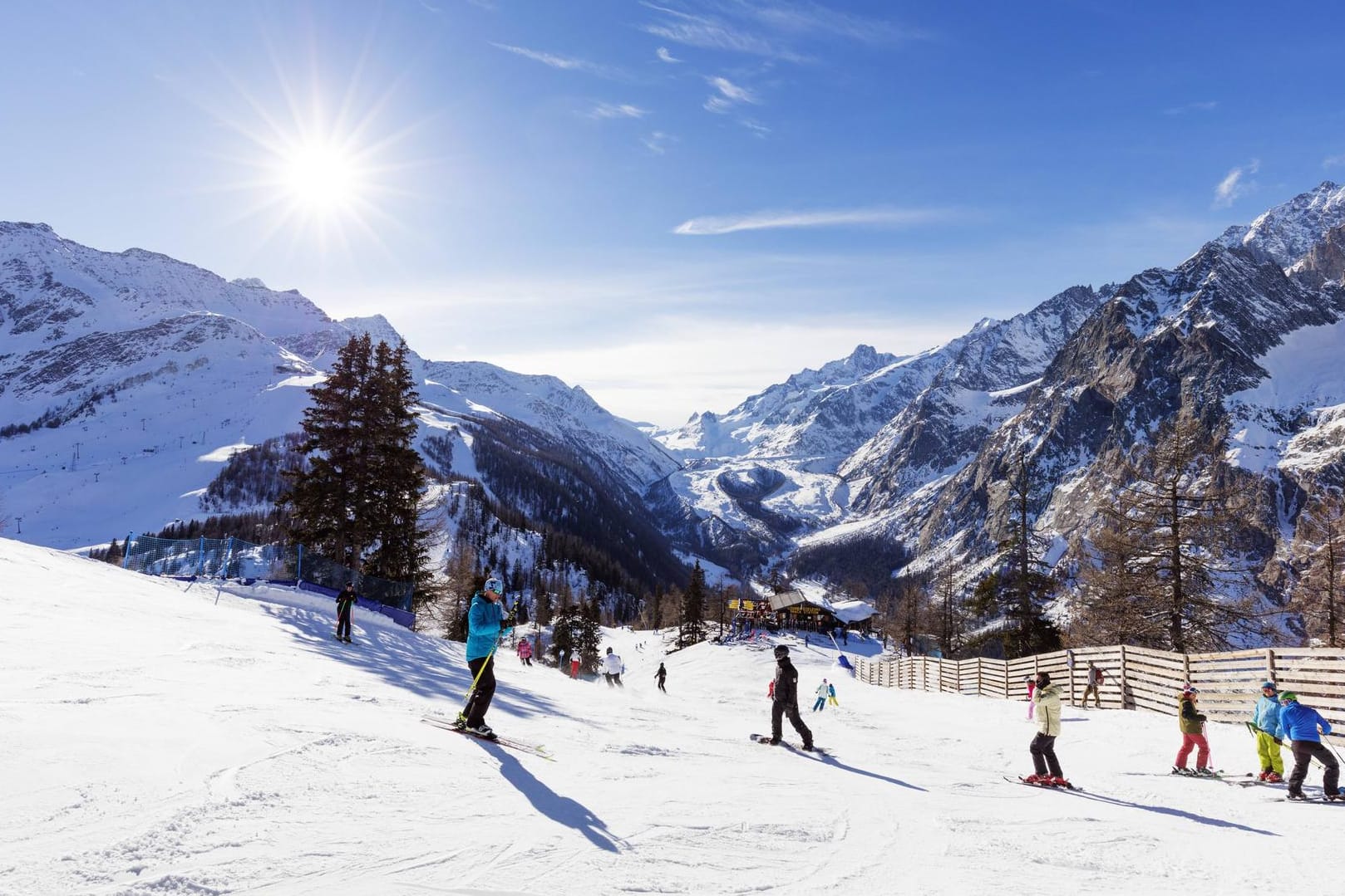 Skiefahren in Courmayeur (Symbolbild): Die Gegend ist für Skifahren abseits der Piste bekannt.