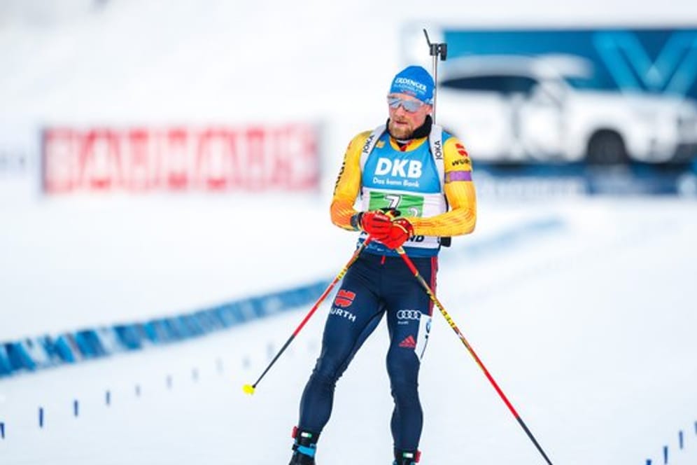 Erik Lesser kommt in Östersund ins Ziel.