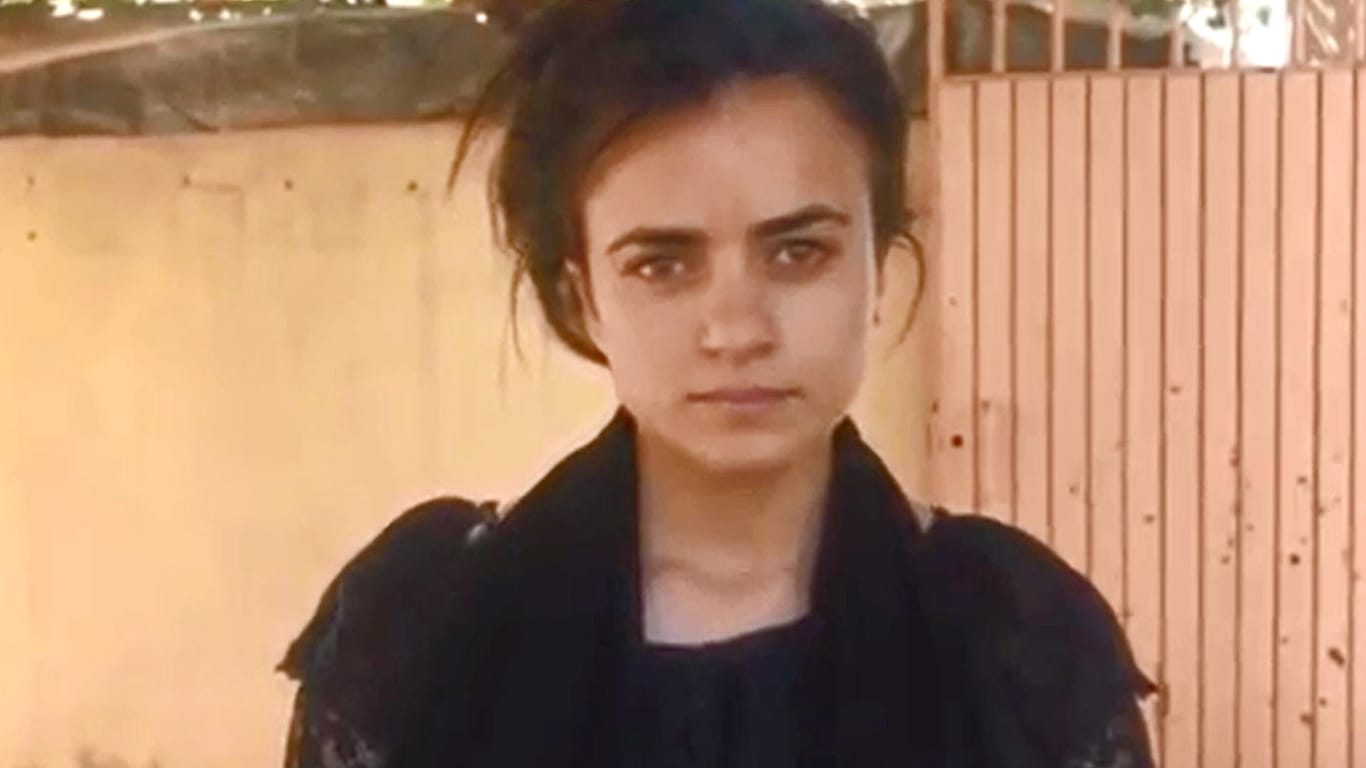 Aschwak Hadschi Hamid Talo spricht in einem YouTube-Video: Die junge Jesidin ist nach Bagdad gereist, um ihren Folterer zu treffen.