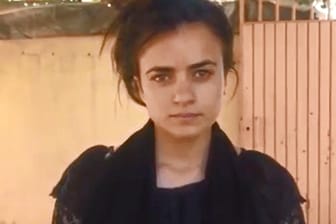 Aschwak Hadschi Hamid Talo spricht in einem YouTube-Video: Die junge Jesidin ist nach Bagdad gereist, um ihren Folterer zu treffen.