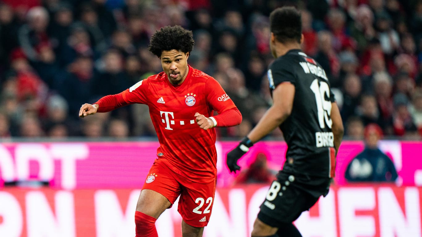 Serge Gnabry (l.): Der FC Bayern unterliegt zu Hause Bayer Leverkusen.