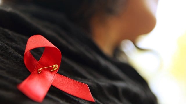 Es gibt weniger HIV-Infektionen. Es gibt weniger HIV-Infektionen.