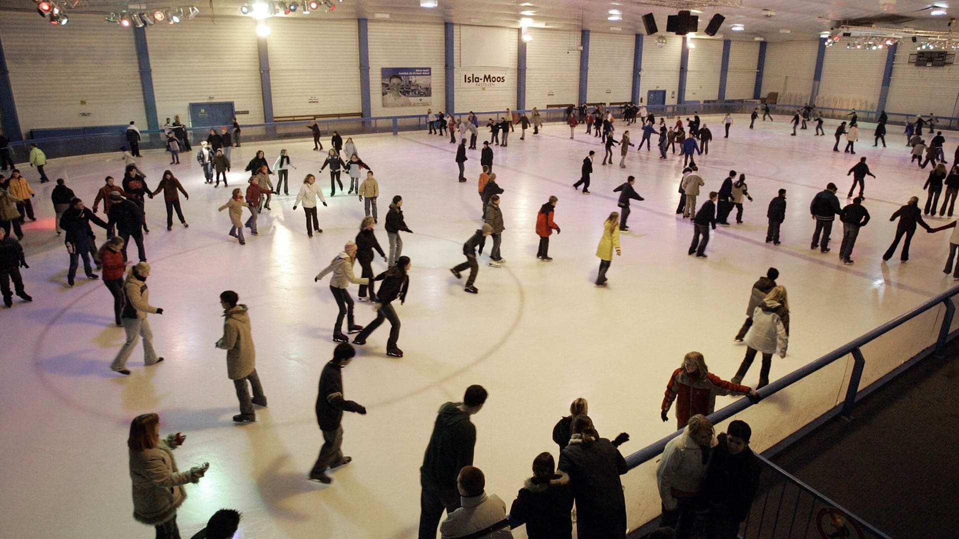 Eissporthalle in Mainz: Am Samstag musste 150 Menschen wegen erhöhter Kohlenmonoxid-Werte evakuiert werden. (Symbolbild)