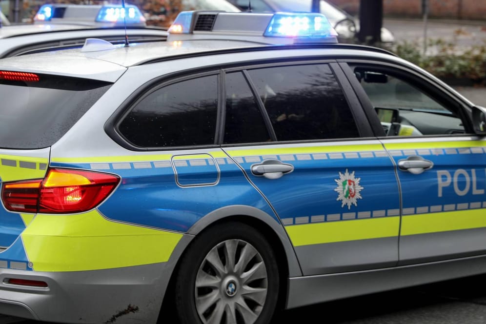 Polizei NRW: In Iserlohn mussten Beamten nach einer Bombendrohung einen Indoor-Spielplatz räumen. (Symbolbild)