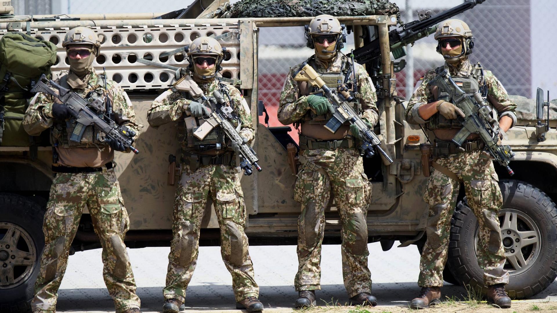 Kommando Spezialkräfte (KSK) bei einer Aufstellung am Tag der Bundeswehr (Symbolbild): Der MAD ermittelt gegen mehrere KSK-Angehörige wegen des Verdachts auf Rechtsextremismus.