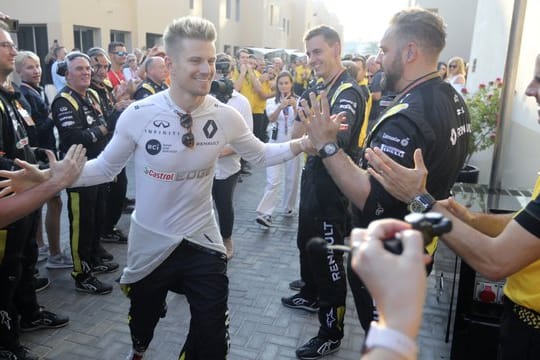 Wird vor dem Rennen in Abu Dhabi vom Renault-Team verabschiedet: Nico Hülkenberg (M).