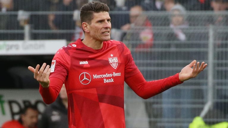 Völlig aufgelöst: VfB-Stürmer Mario Gomez verzweifelte gegen Sandhausen.
