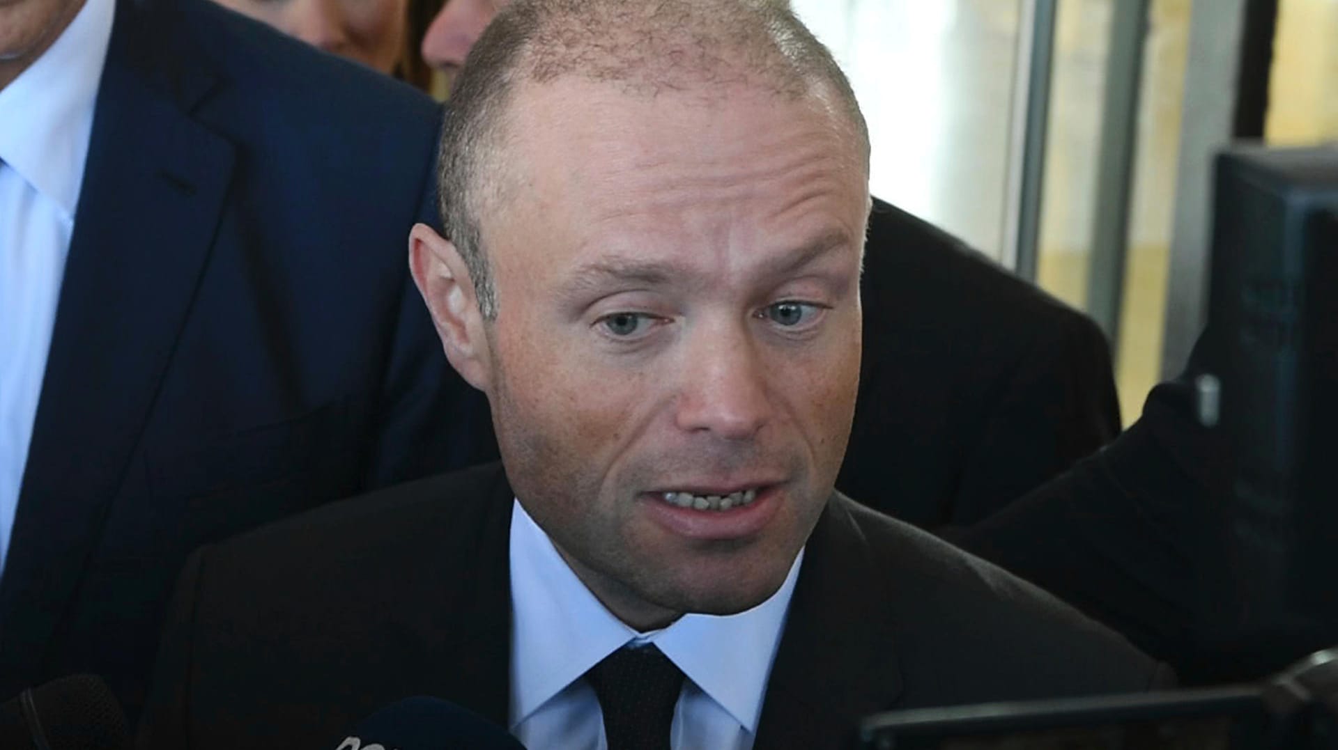 Maltas Premierminister Joseph Muscat hat zwei Jahre nach dem Tod einer Enthüllungsjournalistin seinen Rücktritt angekündigt. Maltas Premierminister Joseph Muscat hat zwei Jahre nach dem Tod einer Enthüllungsjournalistin seinen Rücktritt angekündigt.