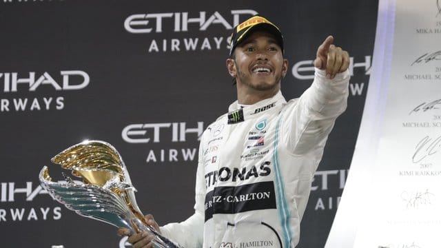 Lewis Hamilton schließt einen Wechsel zu Ferrari zumindest nicht aus.