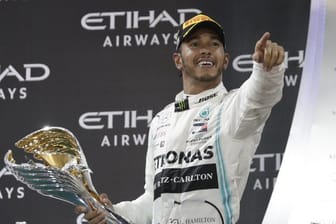 Lewis Hamilton schließt einen Wechsel zu Ferrari zumindest nicht aus.