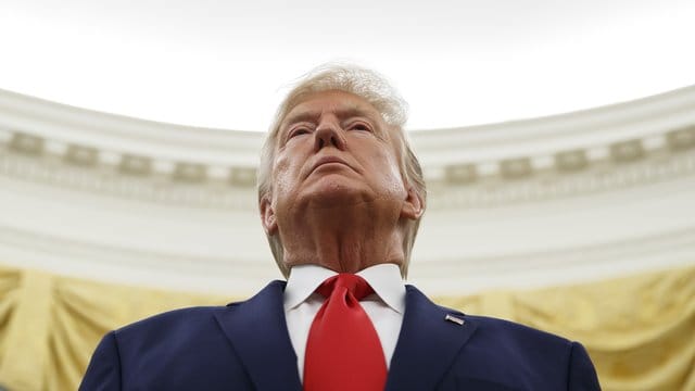 Ausgelöst wurden die Impeachment-Ermittlungen durch die Ukraine-Affäre. Ausgelöst wurden die Impeachment-Ermittlungen durch die Ukraine-Affäre.