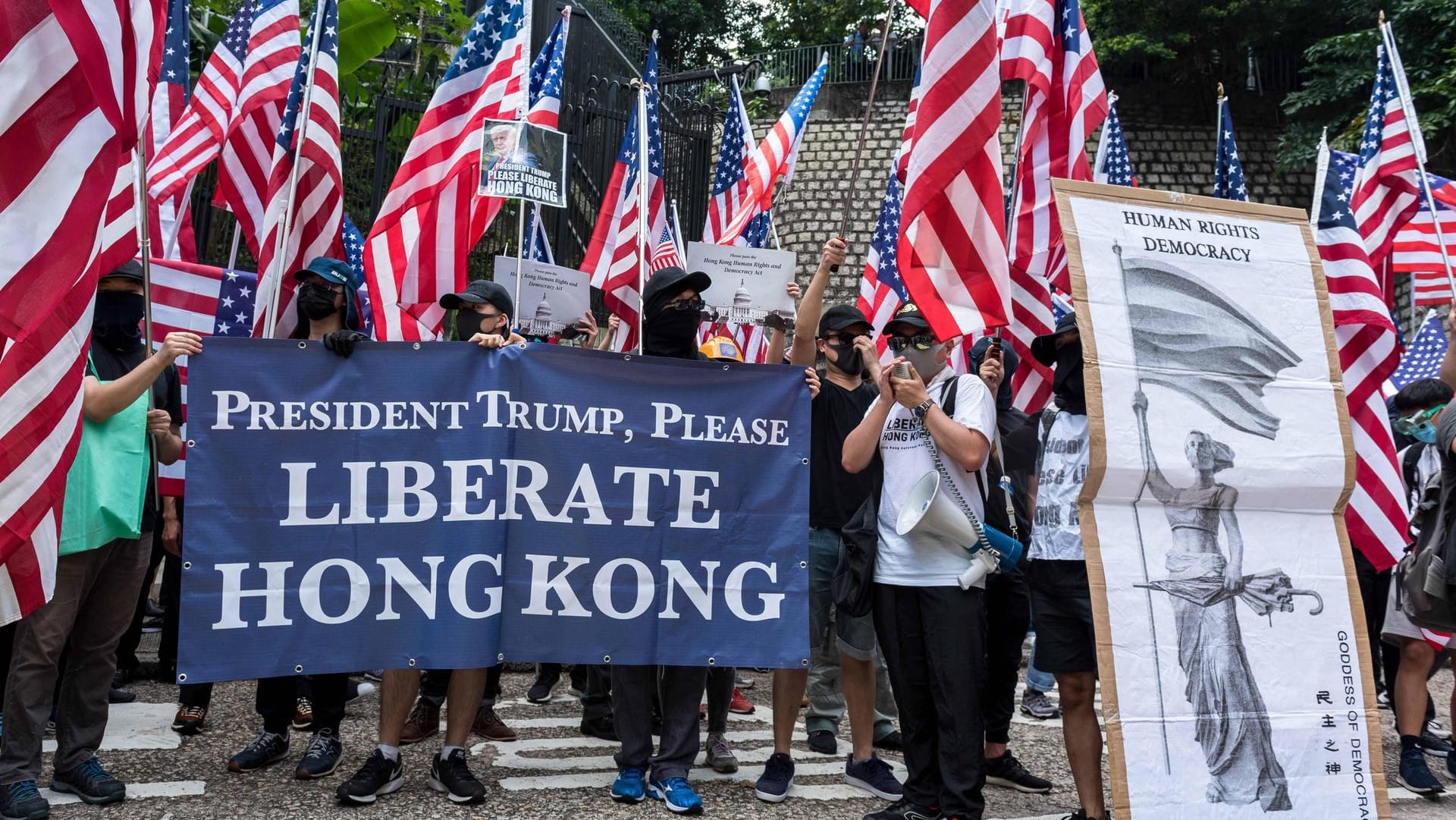 Demonstranten in Hongkong bitten US-Präsident Trump um Hilfe: Die Unterstützung Washingtons für die Demokratiebewegung verärgert Peking.