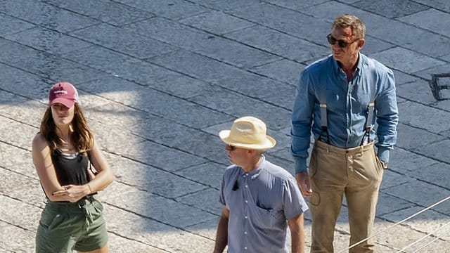 Daniel Craig (r) bei Dreharbeiten zu "Bond 25" in Süditalien. Daniel Craig (r) bei Dreharbeiten zu "Bond 25" in Süditalien.