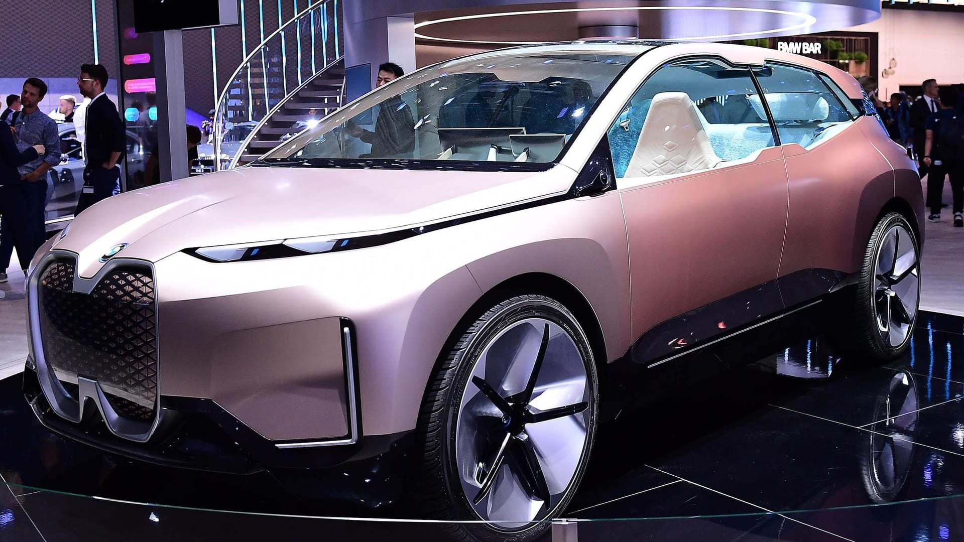 Der BMW Vision iNext: Das Auto ist eine über fünf Meter große Kombination aus Kombi, Van und SUV.