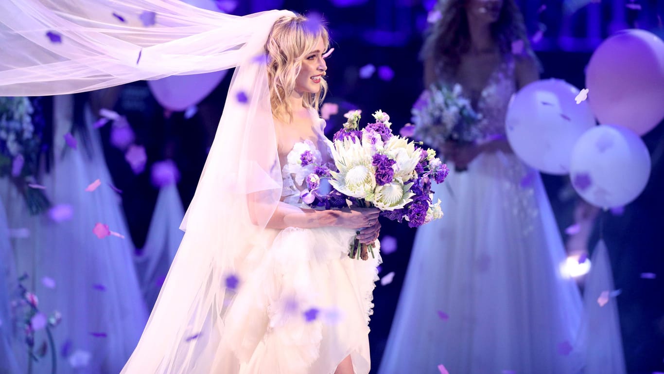 Mai 2019: Theresia heiratet beim Finale von GNTM.