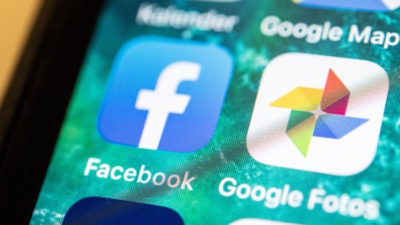 Umzugshelfer: Facebook-Nutzer sollen bald ihre Daten einfacher zu anderen Diensten wie Google Fotos mitnehmen können.