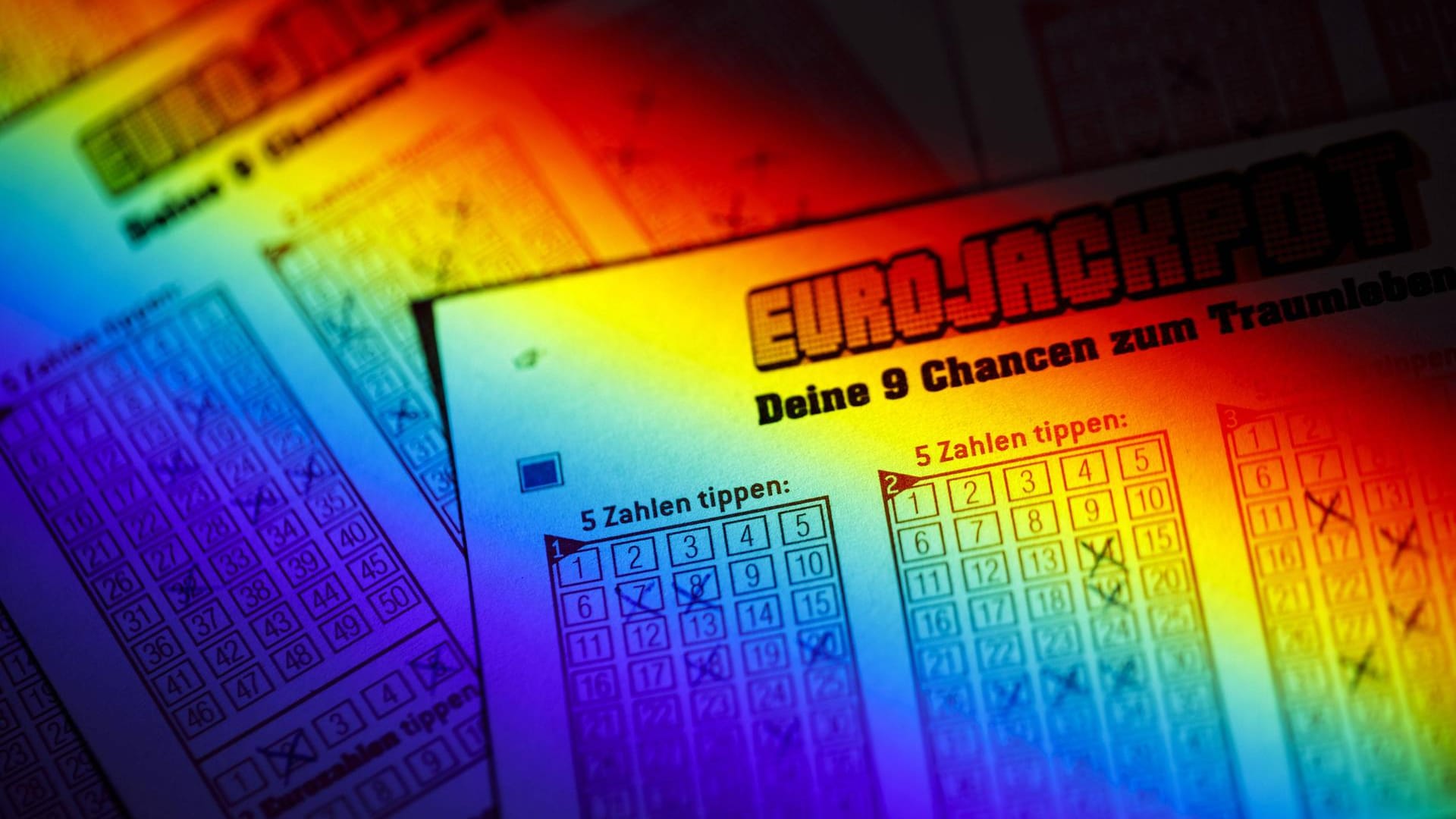 Tippscheine für Eurolotto: 30 Millionen Euro sind bislang noch nicht vom Gewinner beansprucht worden. Tippscheine für Eurolotto: 30 Millionen Euro sind bislang noch nicht vom Gewinner beansprucht worden.