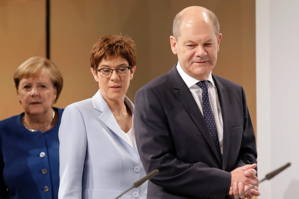 Angela Merkel, Bundeskanzlerin, CDU, Annegret Kramp-Karrenbauer, Bundesministerin der Verteidigung, CDU, und Olaf Schol